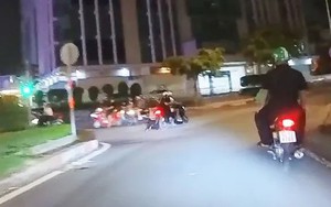 Hai nam thanh niên cướp giật, kéo lê nạn nhân hàng trăm mét ở TP Hồ Chí Minh