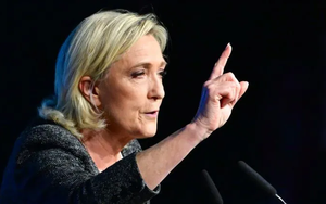 Bà Le Pen cáo buộc Tổng thống Macron chuẩn bị đảo chính hành chính