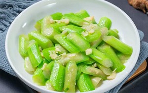 Xào mướp mà bỏ qua bước này, đừng hỏi sao mướp hay bị thâm đen