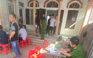 Nghi án chồng khóa trái cửa đâm vợ tử vong rồi tự sát