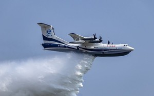 Máy bay 'Made in China' lại khiến thế giới trầm trồ: Thuỷ phi cơ lớn nhất thế giới 'phun ra nước', cất và hạ cánh ngay trên cột sóng biển cao 2 mét, lơ lửng trong 2 tiếng