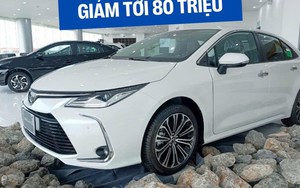 Toyota Corolla Altis giảm tới 80 triệu tại đại lý: Sản xuất 2023, bản giữa thấp hơn Civic tiêu chuẩn