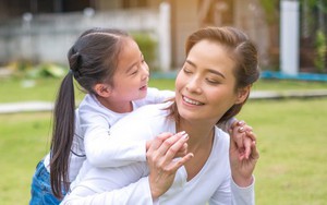 Nếu bà mẹ có đặc điểm này thì con gái trong nhà quá may mắn: Đã dễ thành đạt còn có đời sống hôn nhân hạnh phúc