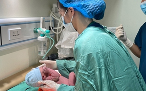 Kỷ lục đẻ mổ, bác sĩ giật mình!