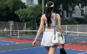 Mặc váy đi chơi pickleball, Hoa hậu Đỗ Thị Hà nhận bình luận khiếm nhã "đi chăn gà hả", câu đáp trả khiến anti-fan câm nín!