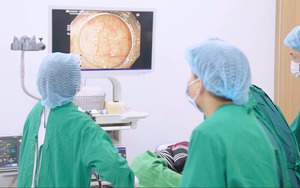 Gia đình 3 đời mắc ung thư đại tràng, người đàn ông Hà Nội phát hiện tổn thương sớm nhờ làm 1 điều