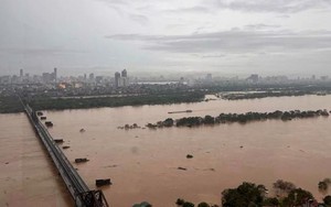 Lũ trên sông Hồng tại Hà Nội đang lên rất nhanh