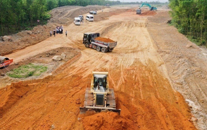 Kỳ tích chưa từng có trong 500 ngày đêm thi đua xây 3.000 km cao tốc: 1.000 máy móc, 1.500 người làm xuyên đêm, hạng mục đua nhau vượt tiến độ