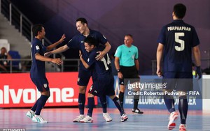 Bùng nổ ở trận cầu 15 bàn thắng, tuyển Thái Lan tưng bừng vào vòng 1/8 Futsal World Cup