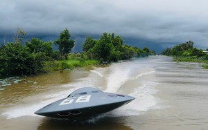 Thanh niên ở Kiên Giang tự chế 'đĩa bay' lướt trên nước