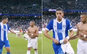 Hậu vệ Alaves bị trừng phạt vì xin áo của Mbappe