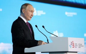 Tổng thống Putin tuyên bố Nga không theo đuổi chính sách phi đô la hóa, không từ chối giao dịch bằng USD