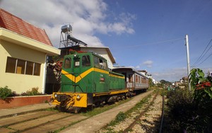 Chuyến tàu đi chưa đến 10km được gọi là "tàu cổ", từng bán vé chỉ 1.000đ, vừa có thêm tuyến cực độc đáo