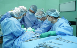 Người đàn ông 45 tuổi ở TP.HCM bất ngờ phát hiện mắc ung thư, “thủ phạm” là 1 thói quen khó bỏ