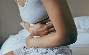 Sốc khi phát hiện ung thư ở tuổi 24, cô gái nhắn nhủ: Nếu có những triệu chứng này, hãy đi khám ngay