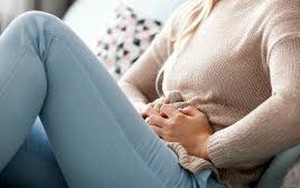 Hàng trăm sinh vật nhung nhúc bám vào tá tràng người phụ nữ