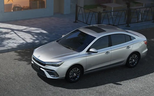 Sedan hạng C rẻ nhất thị trường Việt bất ngờ giảm đậm còn 488 triệu đồng - rẻ hơn Hyundai Accent và Honda City