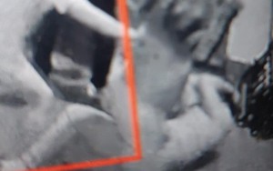 [CLIP] Tài xế taxi công nghệ ở Bình Dương bị 3 người đánh gục trên đường