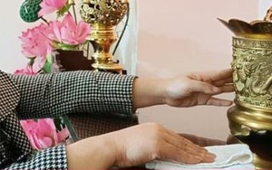 Cách rút tỉa chân hương và vệ sinh bàn thờ cuối năm