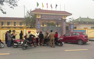 Nam bảo vệ tử vong trong phòng gác, toàn trường hủy họp phụ huynh cuối kỳ