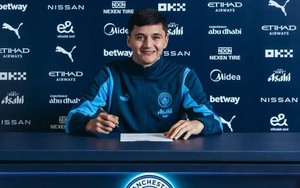 Trung vệ từng đối đầu U23 Việt Nam tại U23 châu Á ra mắt, lấy vị trí của tuyển thủ Anh tại Man City