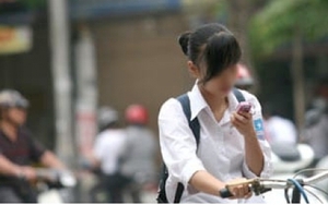 Vừa đi xe đạp vừa nghe điện thoại bị phạt bao nhiêu tiền?