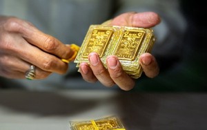 Giá vàng dựng đứng, vàng miếng SJC tăng thêm 1,2 triệu đồng mỗi lượng, cao nhất trong hai tháng qua