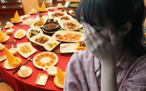 Tổ chức tiệc thôi nôi cho con gái, chồng mời 20 đồng nghiệp thân thiết nhưng không ai đến: Biết lý do tôi tự trách bản thân