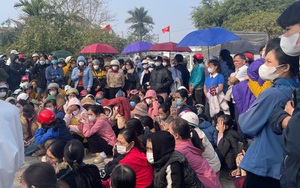 Hàng trăm công nhân ngưng việc yêu cầu trả lương thưởng tháng 13