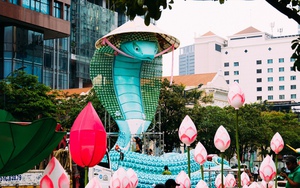 Xôn xao linh vật rắn "trùm cuối" tại TP.HCM, nhiều người thốt lên: "Hoa hậu" đây rồi!
