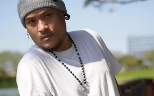 Thương tiếc nam ca sĩ tử vong do rơi từ trên cao