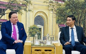 Đại sứ Mỹ mượn thành ngữ Việt khi đến thăm trường từng đón Tổng thống Clinton