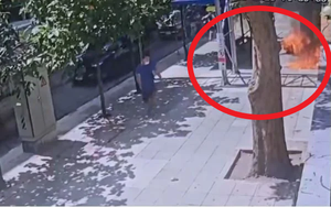 Nam thanh niên tự thiêu khiến đường phố hỗn loạn, nhân chứng kể lại cuộc điện thoại trước đó vài phút