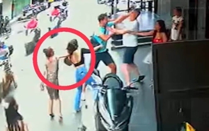 Thấy bạn trai đánh nhau với người khác, cô gái ra can ngăn, 1 lát sau mới biết mình rơi vào bẫy kẻ khác