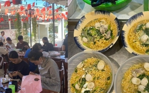 Chủ quán ăn ở Thái Nguyên hỗ trợ sinh viên sạc điện, ăn uống miễn phí