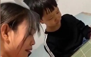 Cậu bé làm phép tính "11-4=7" bị gạch sai, mẹ lên kiện cô giáo thì nhận về cái kết đắng: "Cả lớp này mỗi con chị sai thôi"