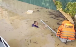 Phó Trưởng Công an xã ở Bắc Ninh lặn gần 2m phá khóa cứu hai mẹ con giữa lũ dữ