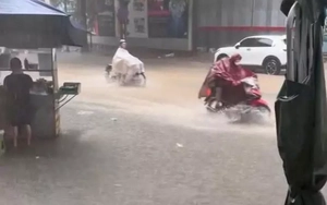 Hà Nội xuất hiện hơn 10 điểm ngập sau trận mưa sáng 11/10