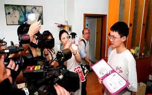 Nhìn những học sinh đỗ ĐH top 1, phát hiện ra: Đa phần trẻ thành công bắt nguồn từ 3 hành động "lạnh lùng" này của bố mẹ