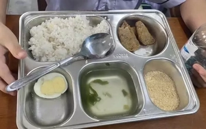 Yêu cầu kiểm điểm vụ bữa ăn ‘đạm bạc’ của học sinh gây xôn xao dư luận