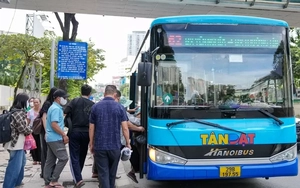 Hà Nội lắp đặt được 247 trụ sạc cho xe điện trên nhiều tuyến phố