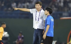 HLV Kim Sang-sik: "Tuyển Việt Nam sút 20 lần chỉ vào 3, đó thực sự là vấn đề"