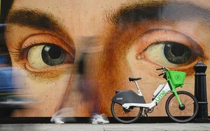 Xe đạp điện giúp tiết kiệm hàng chục kg CO₂ mỗi tuần