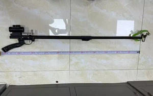 Dùng súng ná cao su bắn vỡ kính nhiều xe ô tô ở Hải Phòng