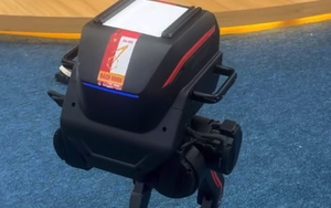 ĐH Bách Khoa Hà Nội nói gì về việc dán logo đè lên Robot Trung Quốc?