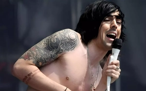 Tình tiết gây sốc trong vụ nam ca sĩ bị đâm