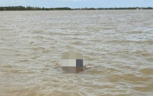 Bố ôm 2 con nhảy cầu Bến Thủy: Tìm thấy thi thể 2 cháu bé trên sông Lam