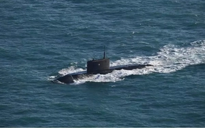 Máy bay Thụy Điển bám sát tàu ngầm Nga trên Biển Baltic