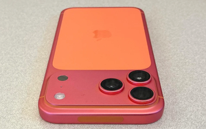 Kỳ lạ chiếc iPhone 17 Pro Max Cam Vũ Trụ bỗng đổi sang màu hồng đỏ