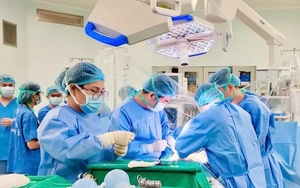 Ghép gan không cùng nhóm máu thành công cho bệnh nhân 17 tuổi